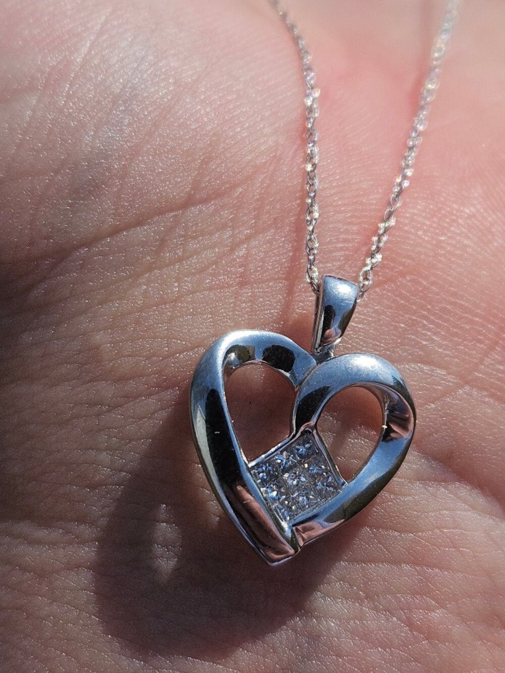 10K White Gold Diamond Heart Pendant Charm Chain Necklace 16 Inches